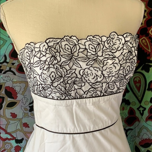 White House Black Market Dresses & Skirts - WHBM dress 🤍🖤